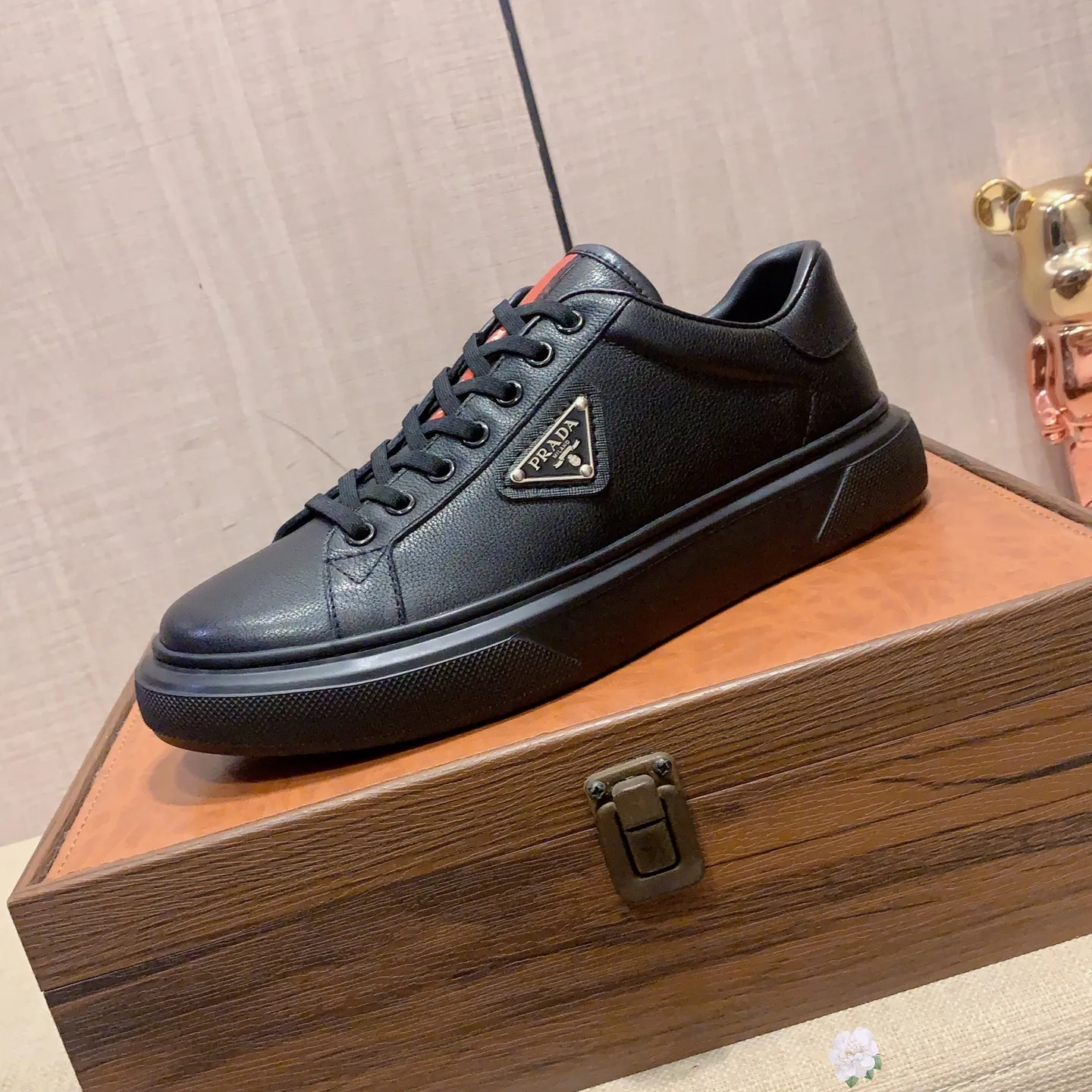 Men's men's shoes💰460💰💰🎩🎩[Lightning][Lightning] "PRADA*" The latest and most popular casual shoes, top brand [seduce] luxury ~ purchasing agency, top ~ quality. [Strong] The upper is made of imported breathable cowhide with material ➕ breathable sheepskin feet (•) and fine workmanship. The original stylish and stylish soft rubber wear-resistant and non-slip outsole is light and comfortable on the feet. The real thing looks better when photographed in person. 0128: Size: 38-44, 45 sizes can be customized, black, white